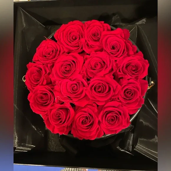 Forever Roses - Picture 2 of 7